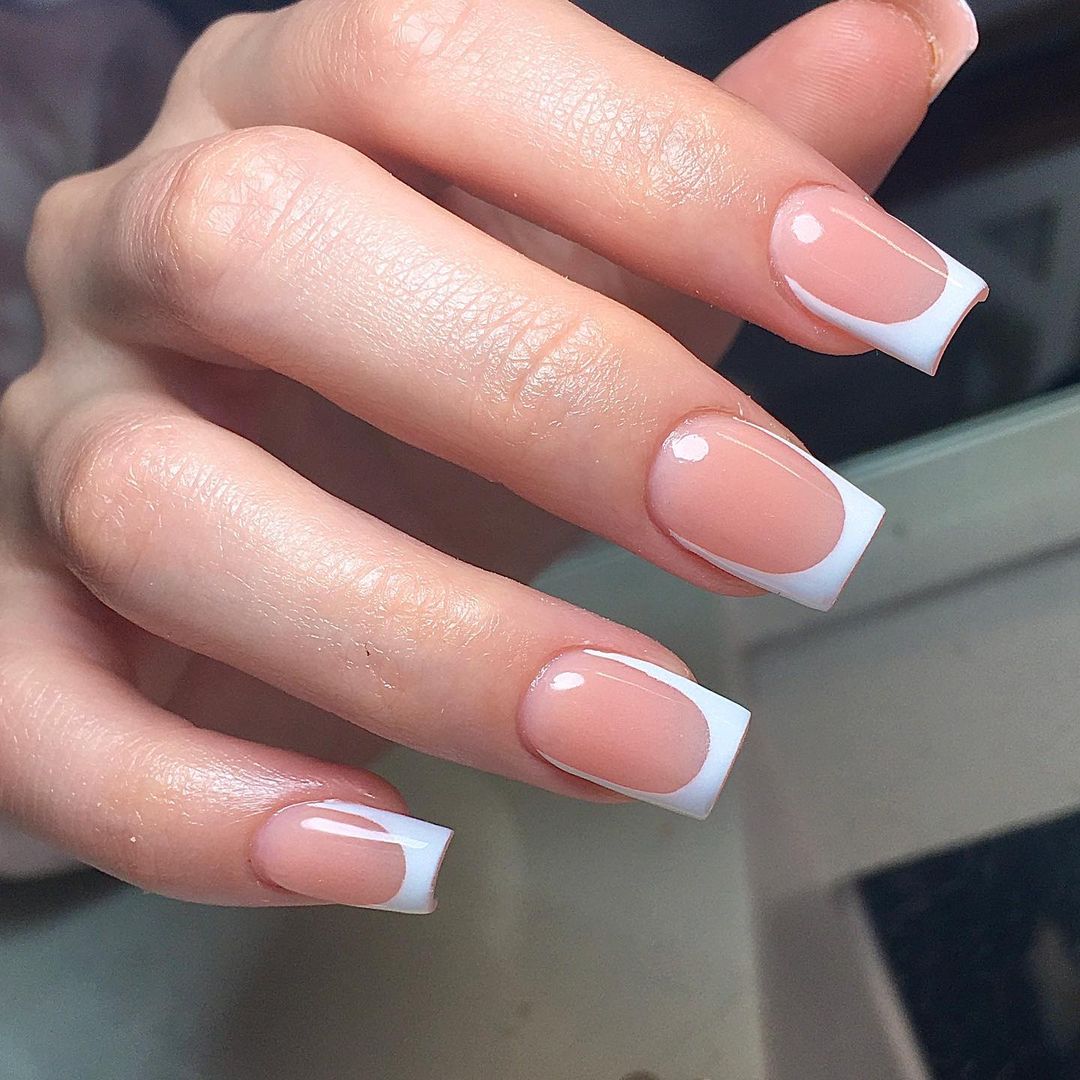 Base Coat vs. Top Coat: Understanding Their Unique Roles in Your Manicure